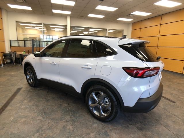 2025 Ford Escape ST-Line photo 6