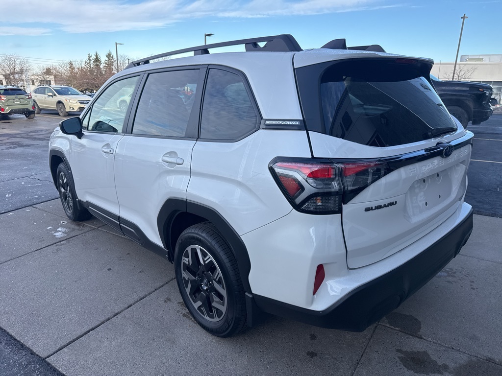 2025 Subaru Forester Premium Base photo 2