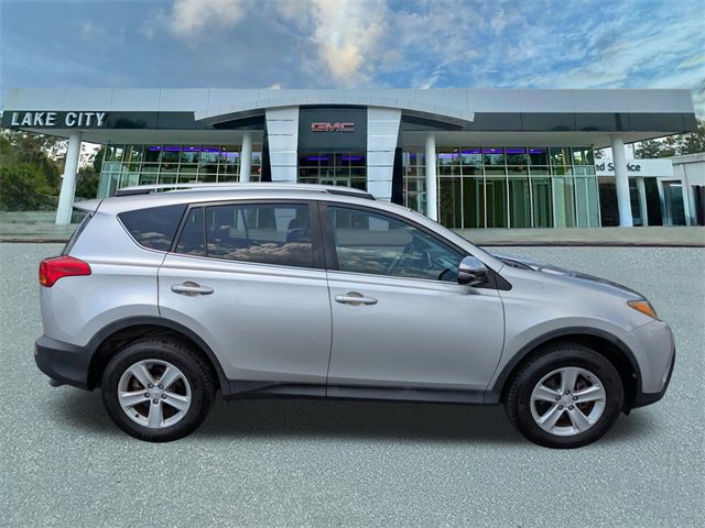 2013 Toyota RAV4 XLE photo 2