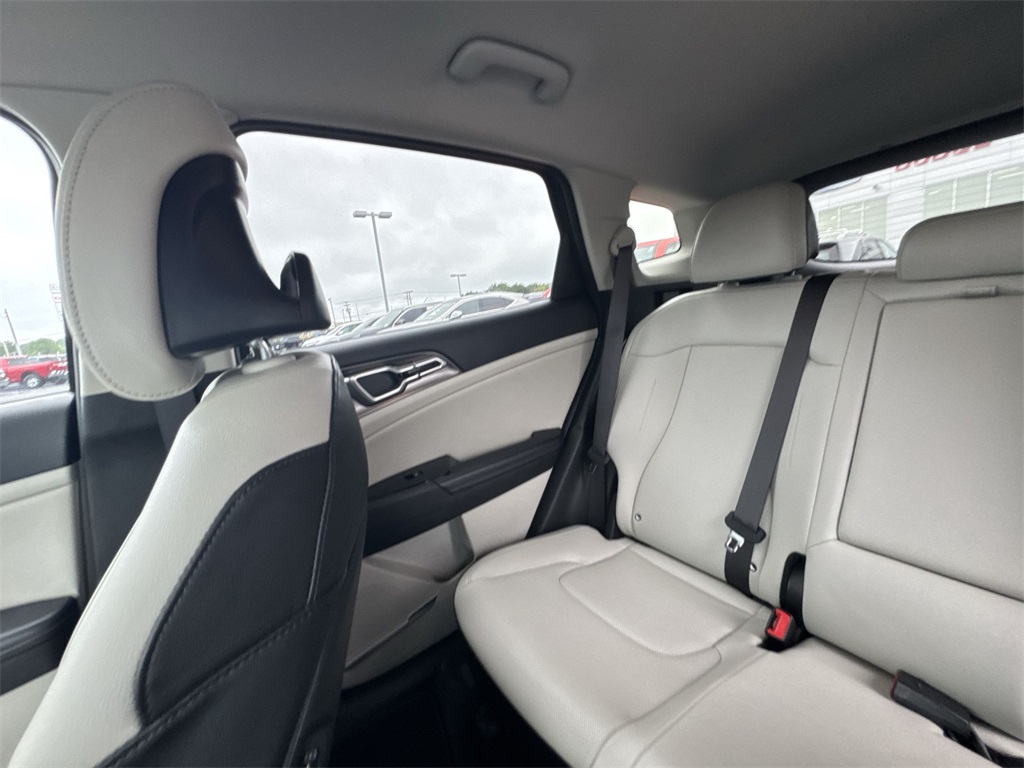 2024 Kia Sportage EX photo 12