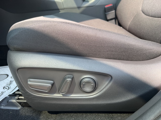 2023 Toyota RAV4 Hybrid XLE photo 20