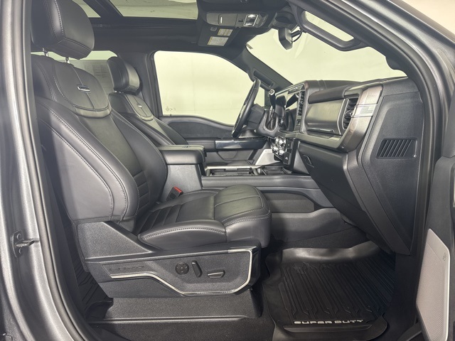 2025 Ford F-350 Platinum photo 4