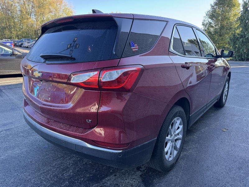 2018 Chevrolet Equinox LT photo 2