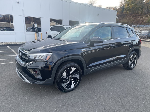 2024 Volkswagen Taos SE photo 2