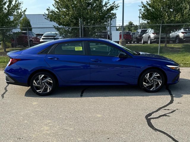 2025 Hyundai Elantra SEL Sport photo 4