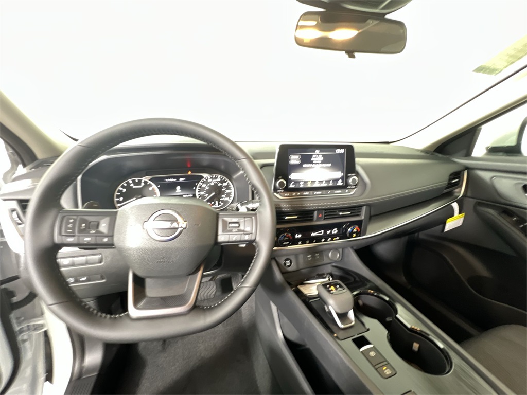 2026 Nissan Rogue SV photo 8