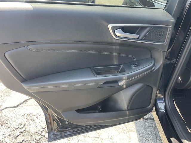 2024 Ford Edge Titanium photo 16