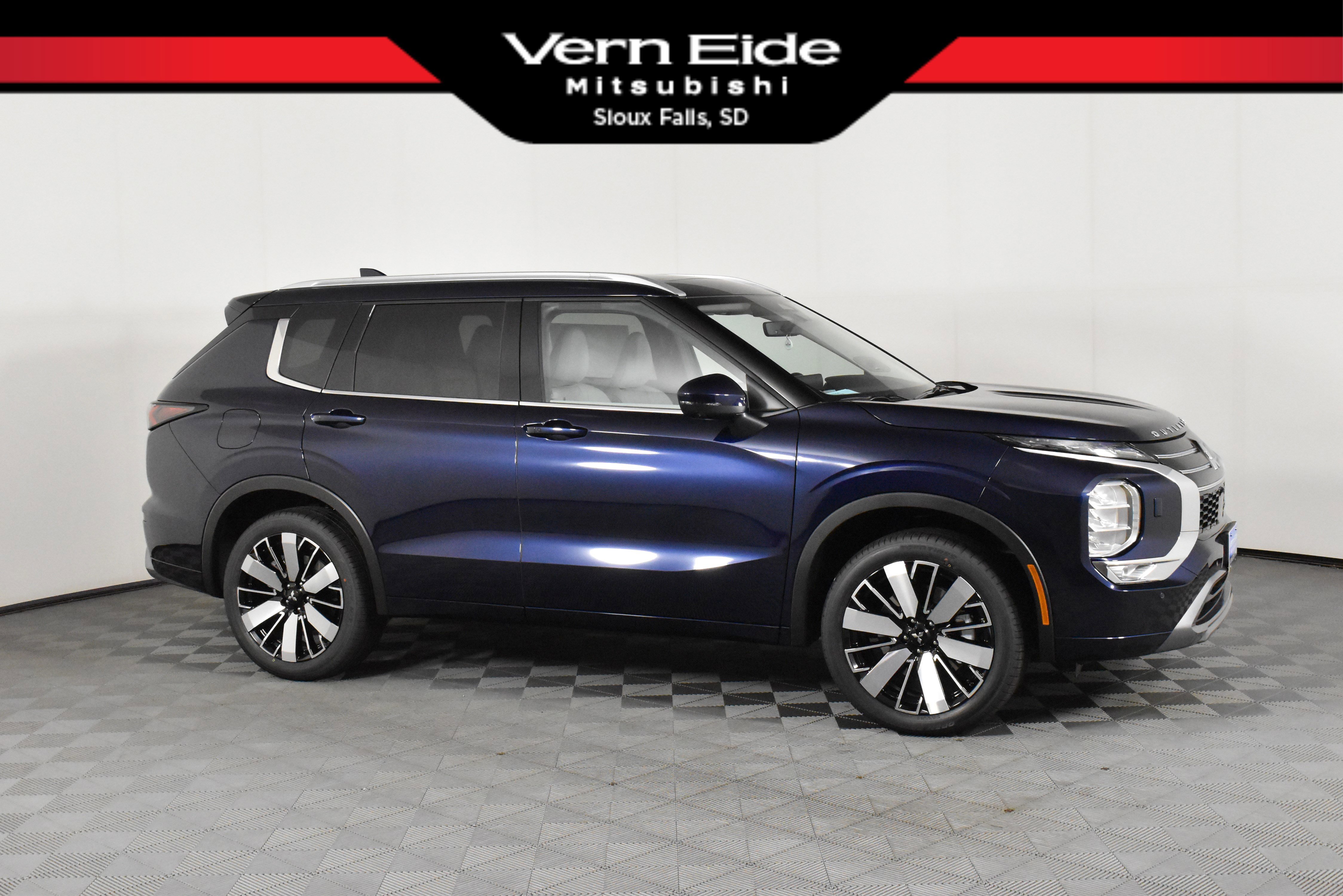 2025 Mitsubishi Outlander SEL's photo
