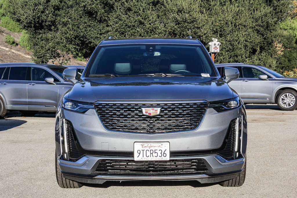 2025 Cadillac XT6 Luxury photo 2