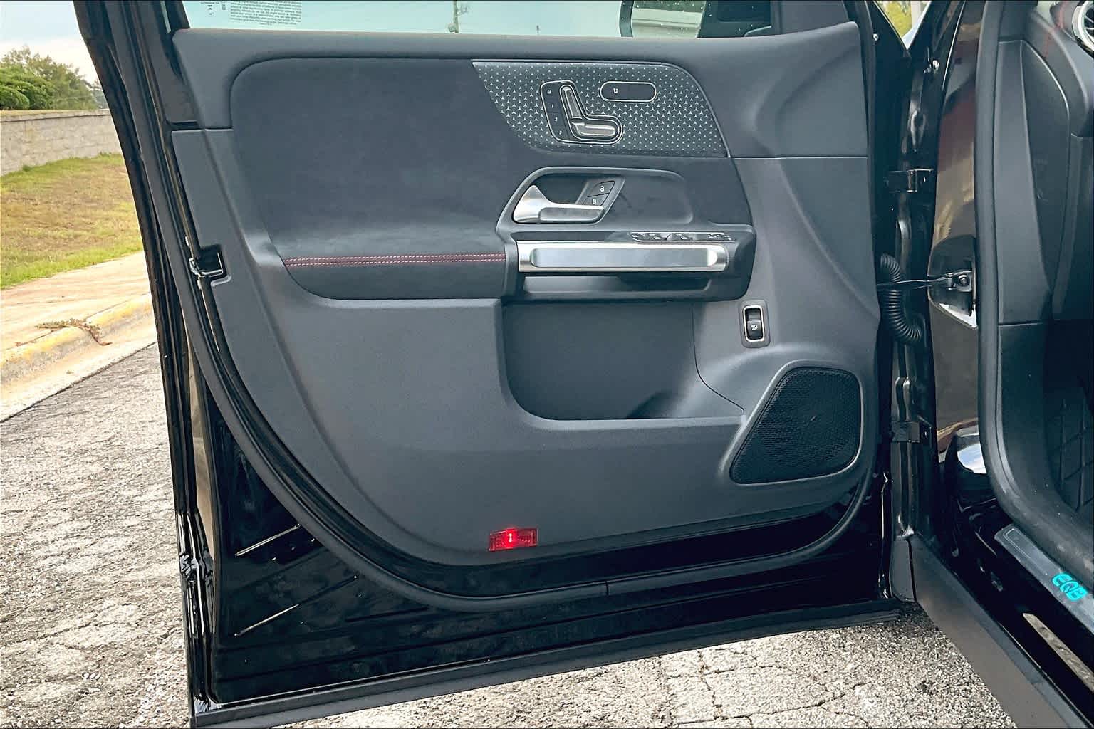 2024 Mercedes Benz EQB 300 4MATIC photo 10