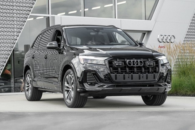 2025 Audi Q7 Premium Plus