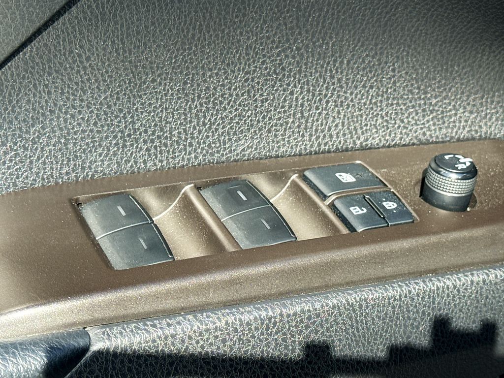 2022 Toyota Camry SE photo 13