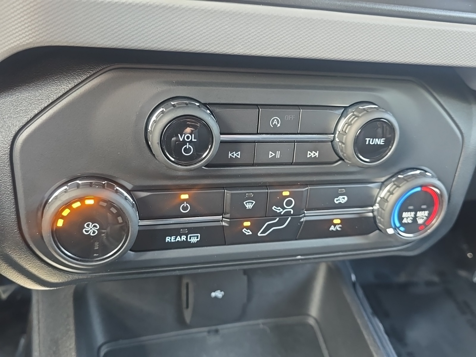 2023 Ford Bronco Base photo 21