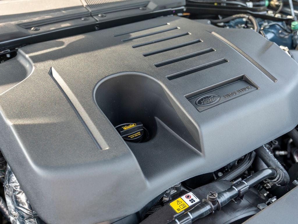 2025 Land Rover Defender 110 X-Dynamic SE photo 23