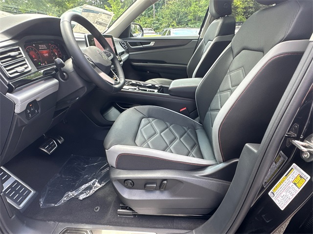 2025 Volkswagen Atlas SE Technology Peak Edition photo 9