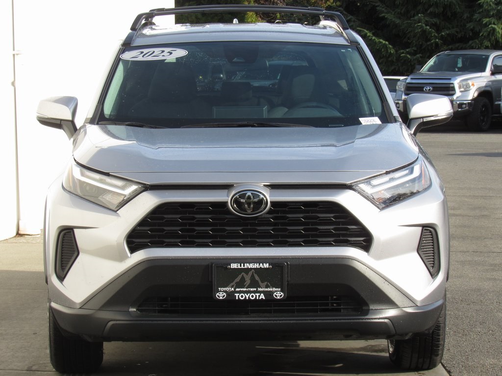 2025 Toyota RAV4 XLE photo 3