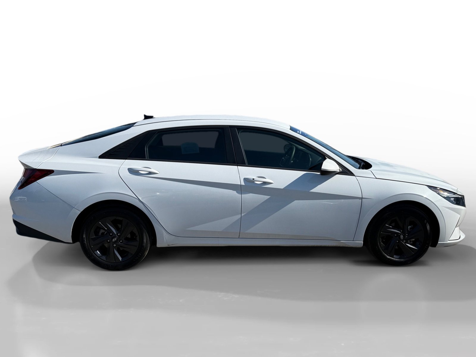 2023 Hyundai Elantra SEL photo 6
