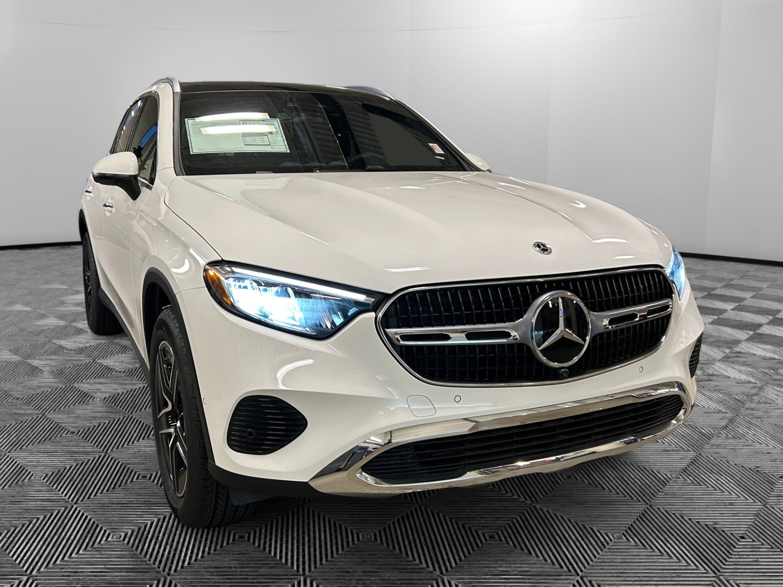2026 Mercedes-Benz GLC Base's photo