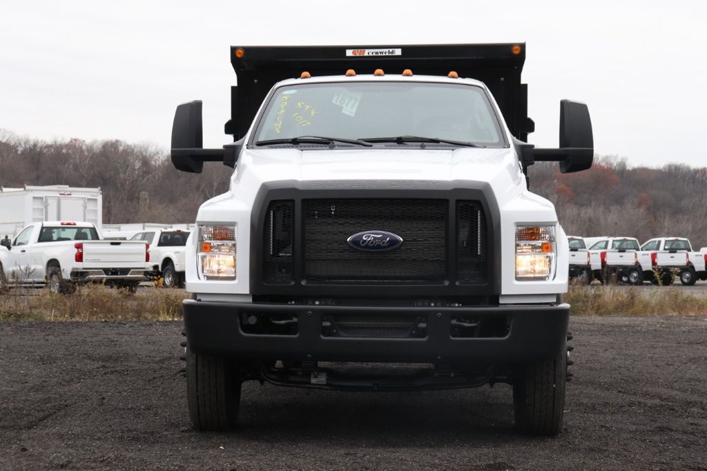 2025 Ford F-750 photo 2