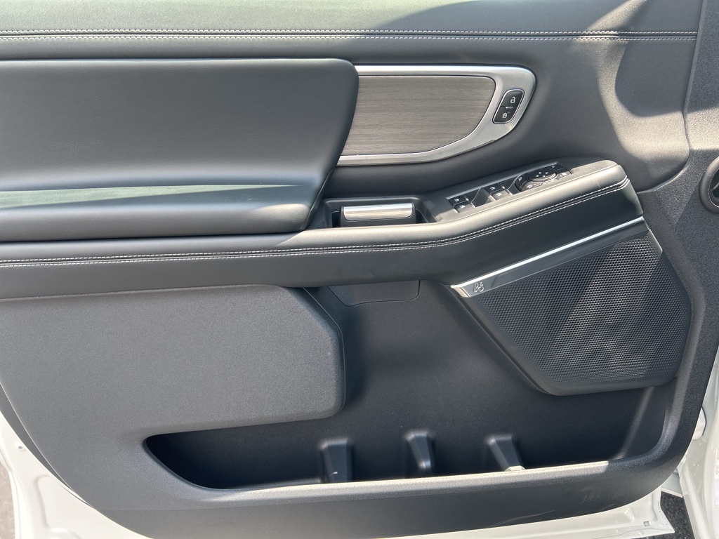 2025 Ford Expedition Platinum MAX photo 11