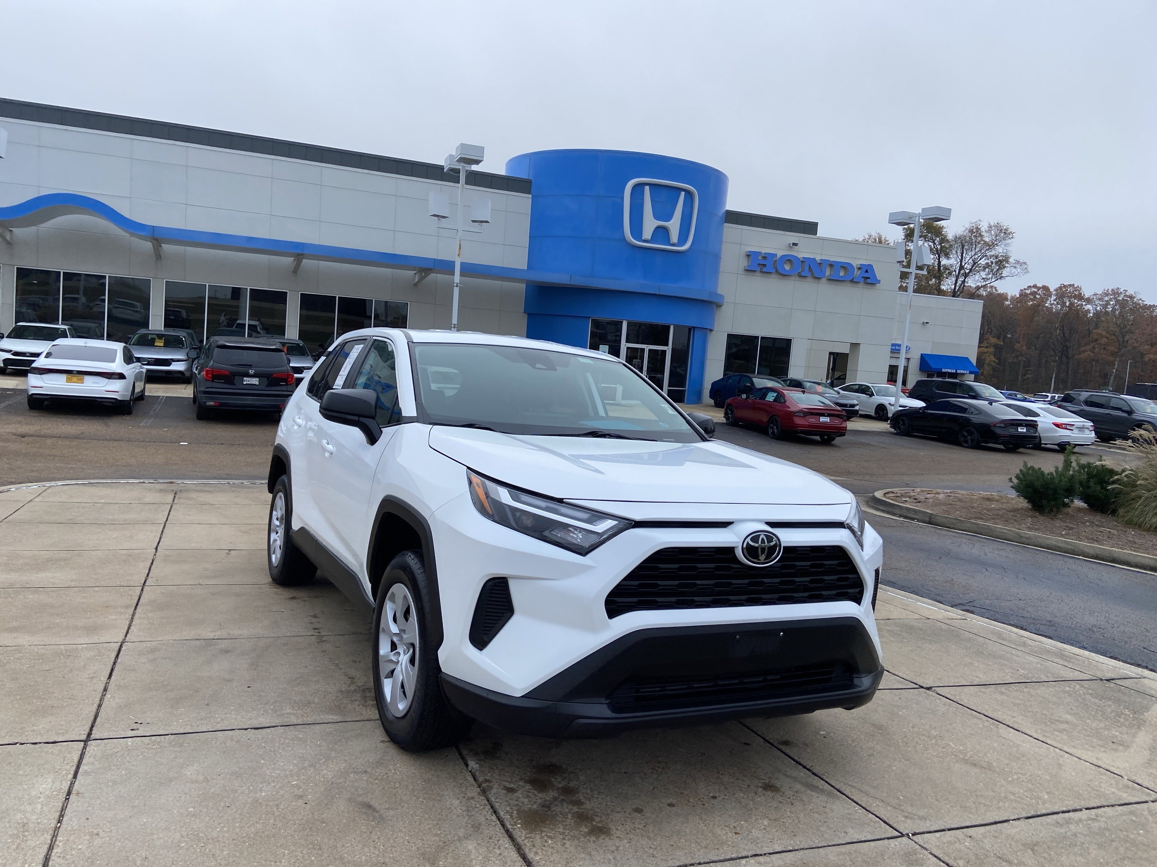 Used 2024 Toyota RAV4 LE with VIN 2T3F1RFV6RW441381 for sale in Northfield, Minnesota