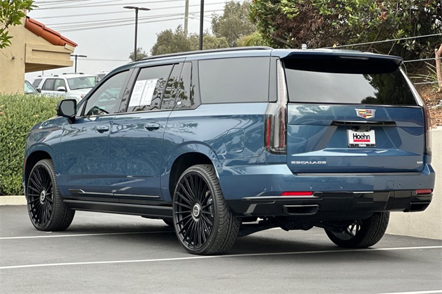 2025 Cadillac Escalade ESV Sport photo 3