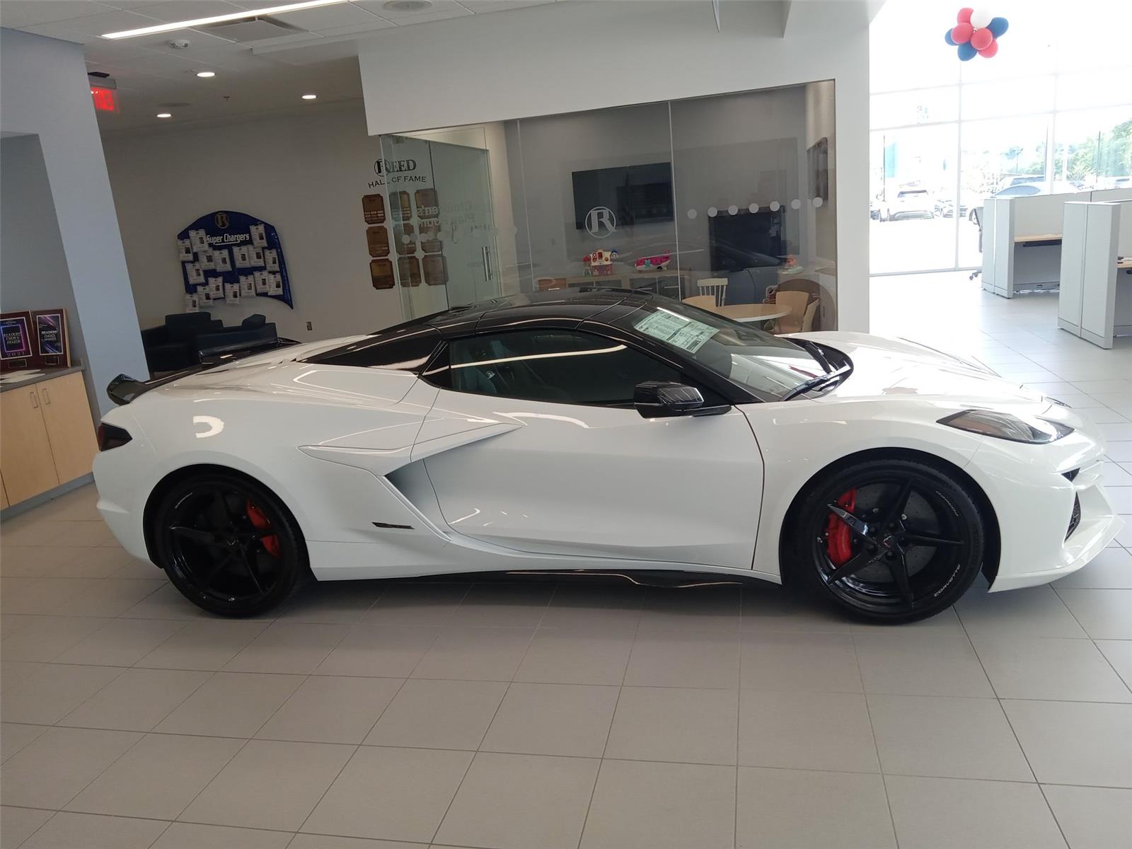 2025 Chevrolet Corvette E-Ray 2LZ photo 17