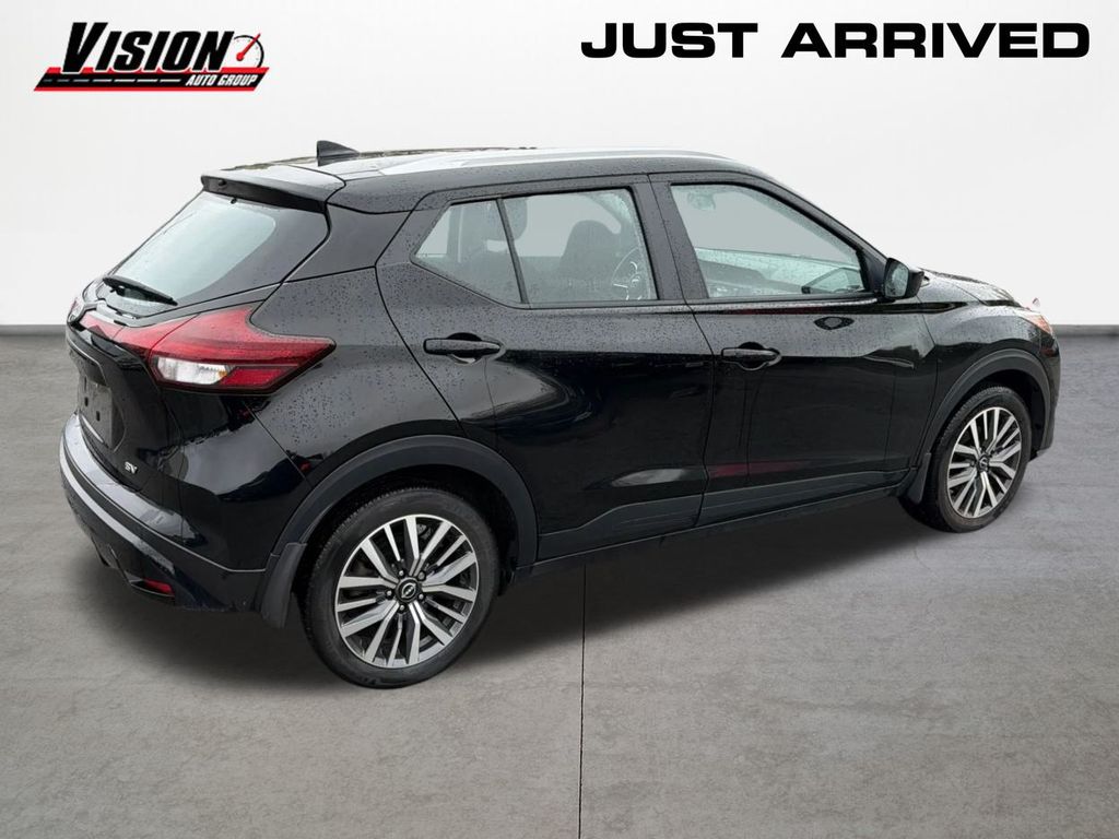 2023 Nissan Kicks SV photo 2