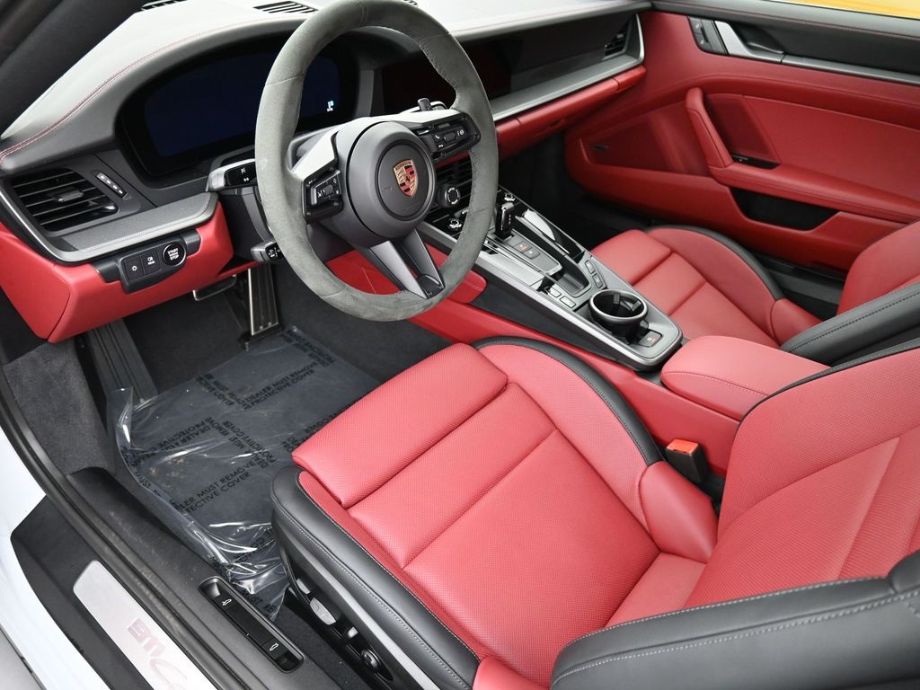 2025 Porsche 911 photo 3