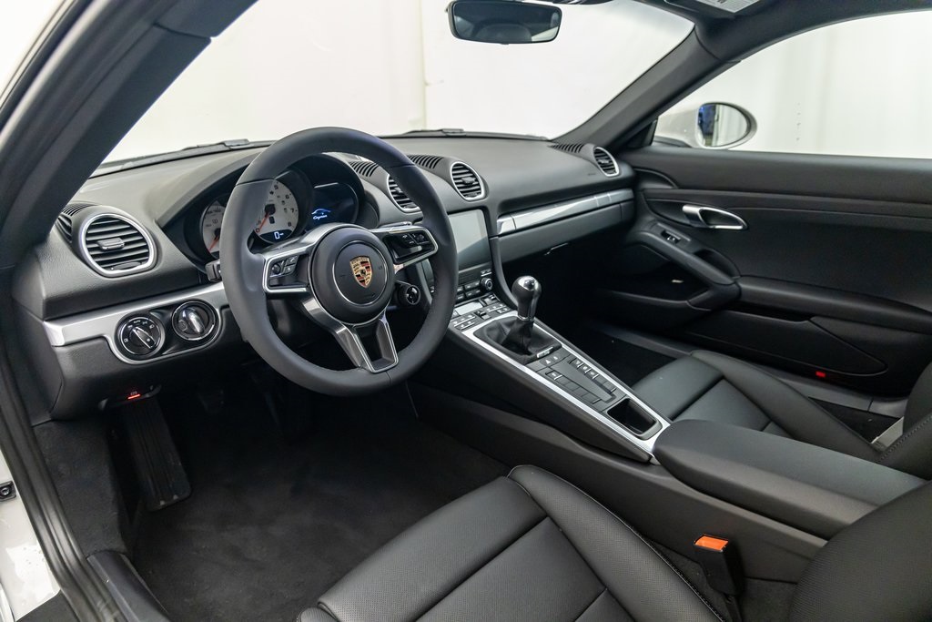 2024 Porsche Cayman Base photo 4
