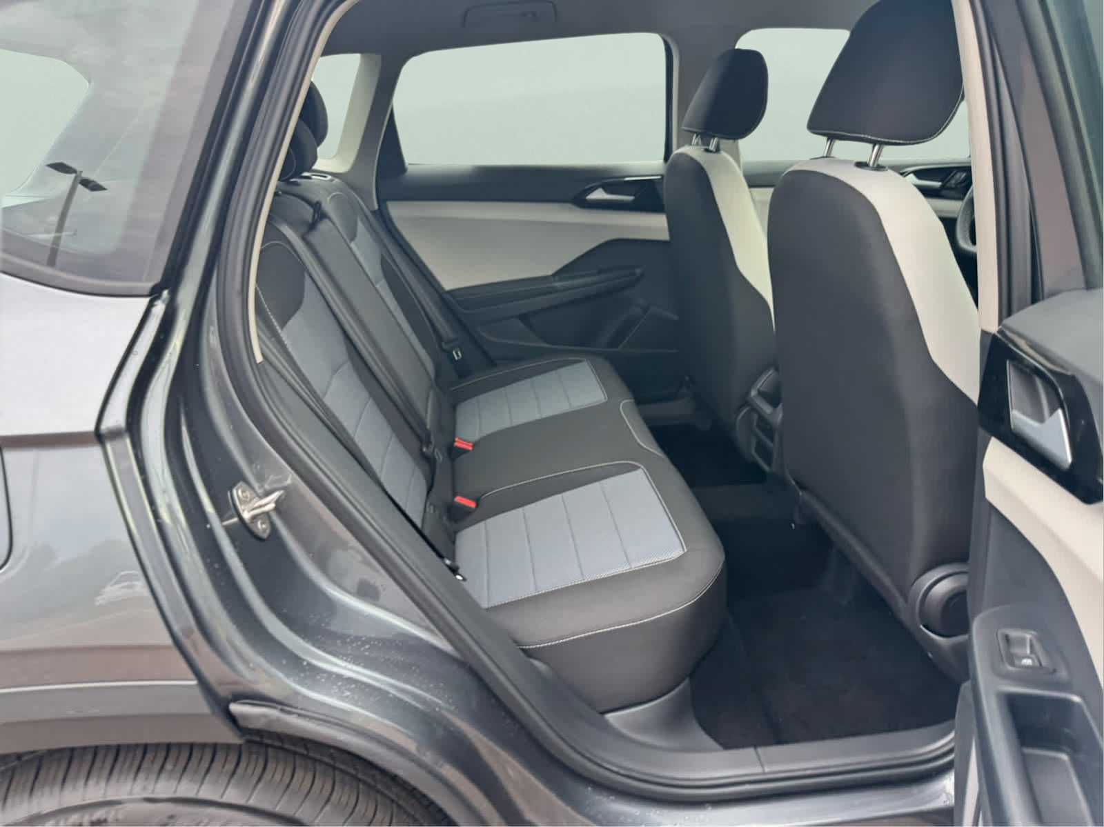 2025 Volkswagen Taos S photo 33