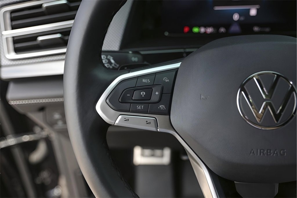 2025 Volkswagen Atlas Cross Sport SEL Premium R-Line photo 20