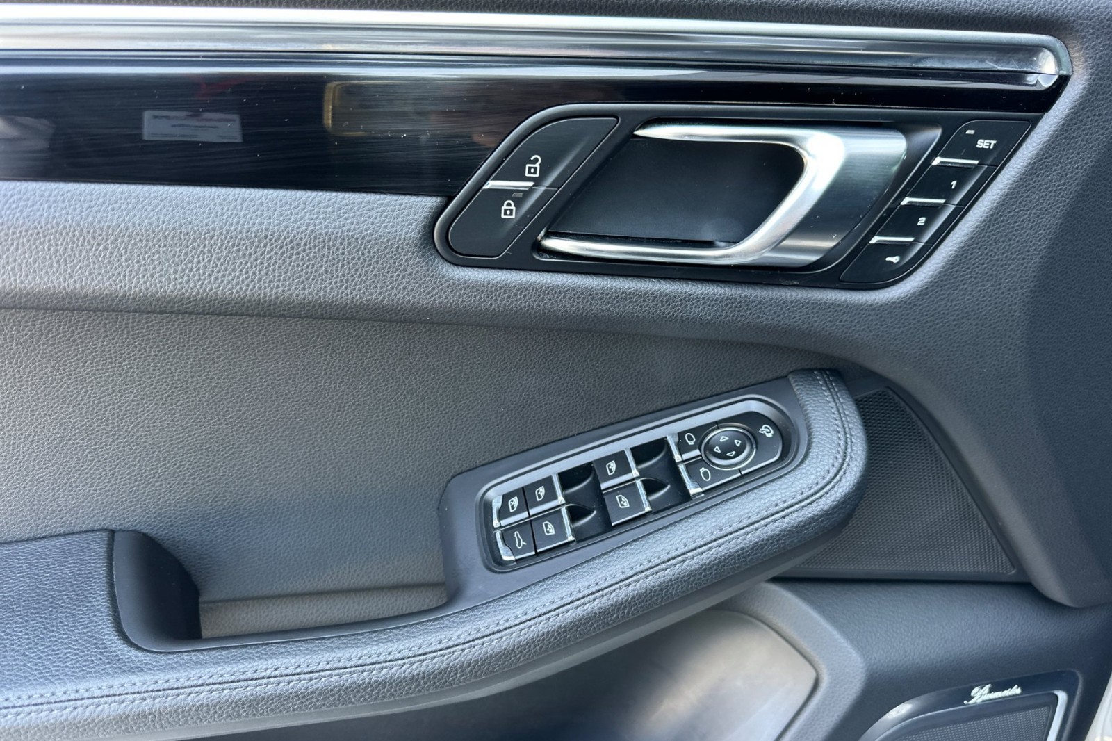 2023 Porsche Macan T photo 12