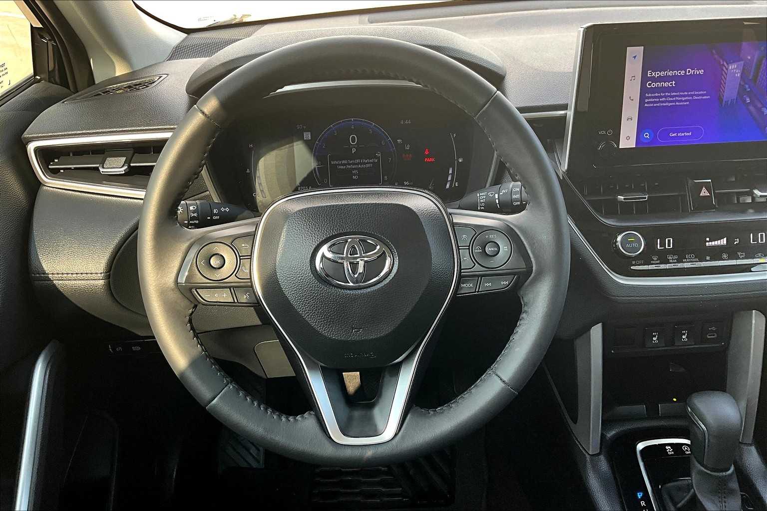 2024 Toyota Corolla Cross XLE photo 5