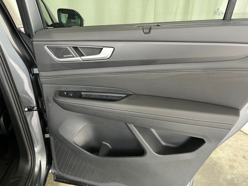 2024 Volkswagen Atlas Cross Sport SEL Premium R-Line photo 24