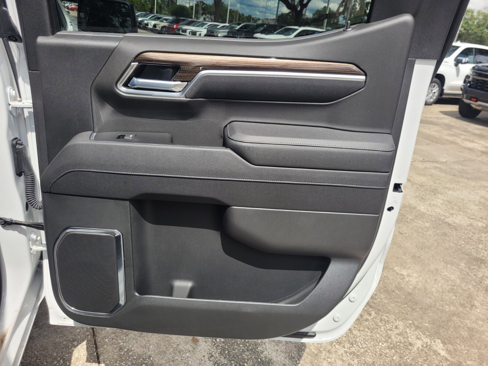 2025 Chevrolet Silverado 1500 RST photo 16