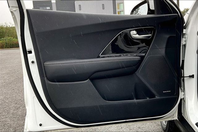 2022 Kia Niro EV EX photo 18