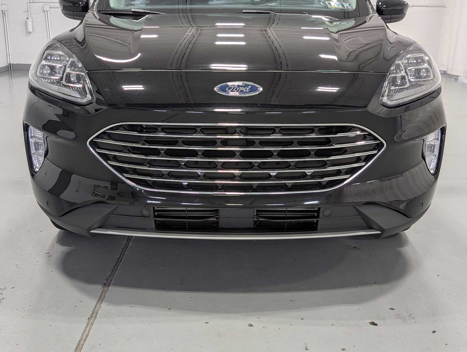 2021 Ford Escape Titanium photo 2