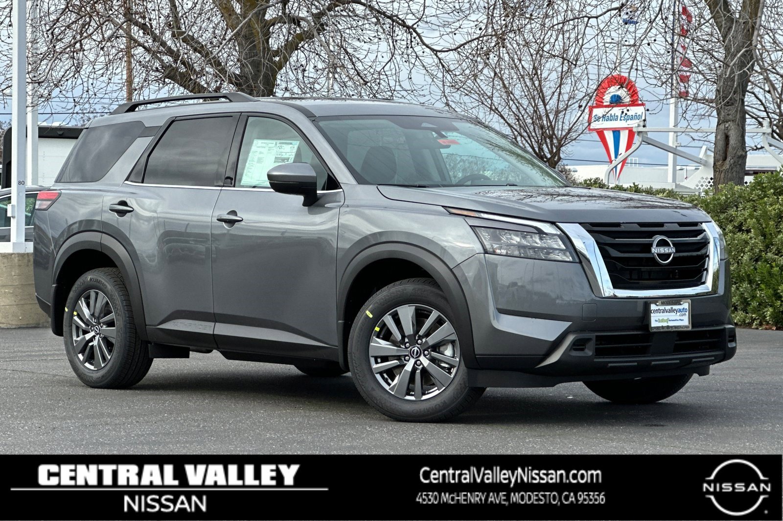 2025 Nissan Pathfinder SV's photo