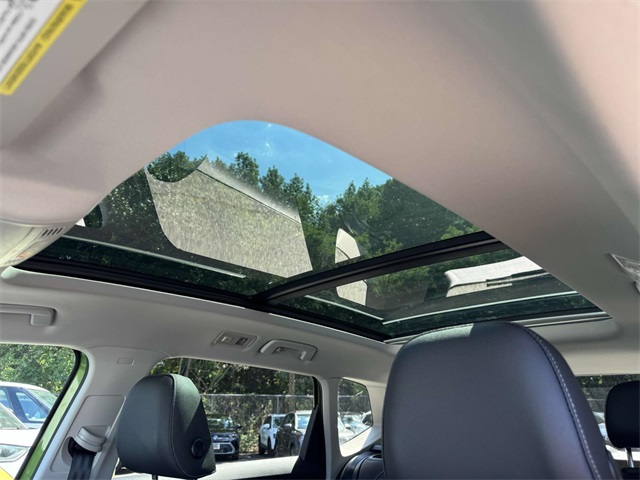 2025 Volkswagen Taos SE photo 4