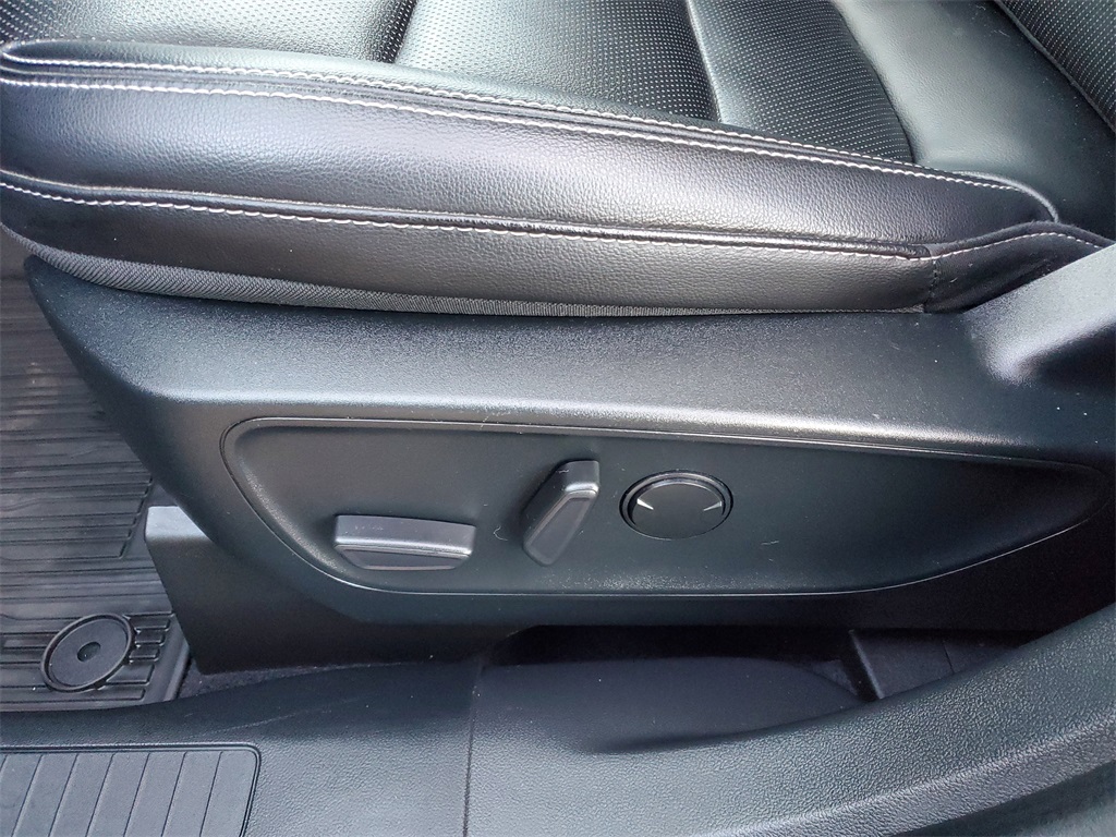 2021 Ford Escape SEL photo 2