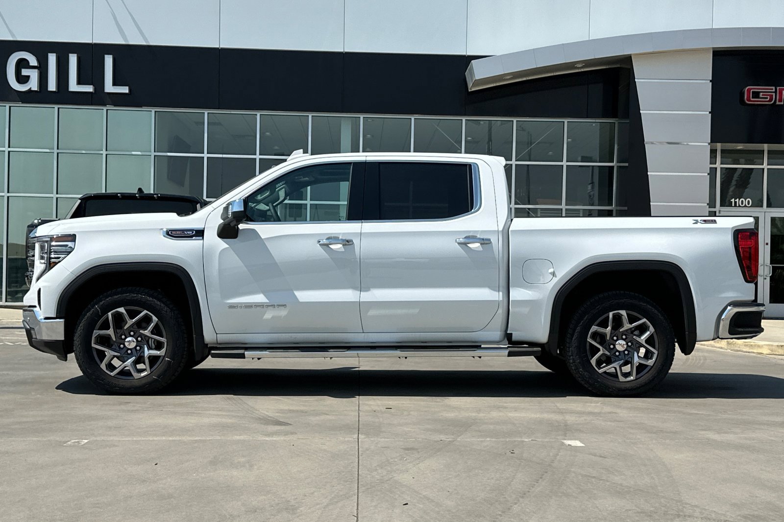 2025 Gmc Sierra 1500 SLT photo 3