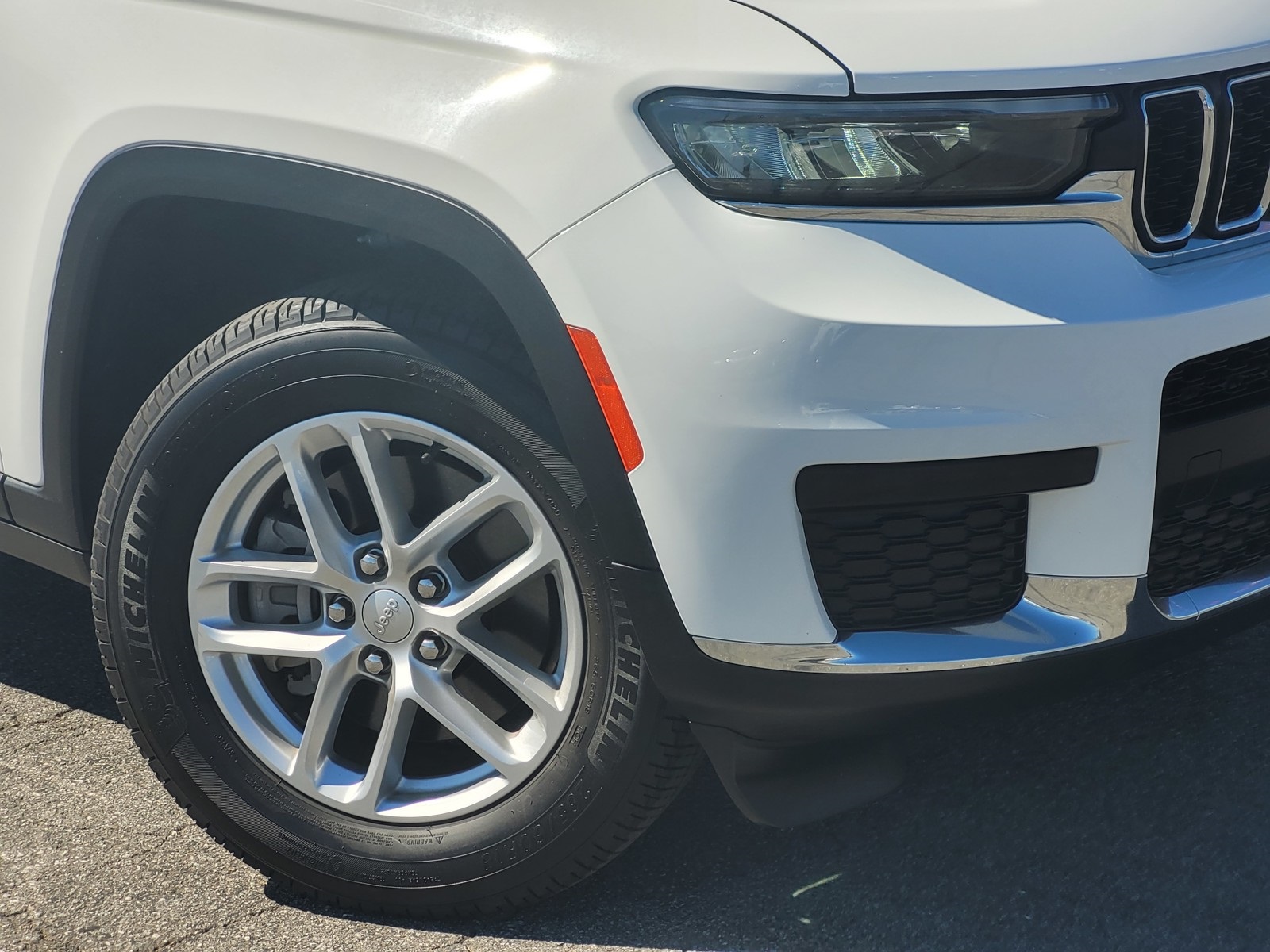 2021 Jeep Grand Cherokee Laredo photo 9