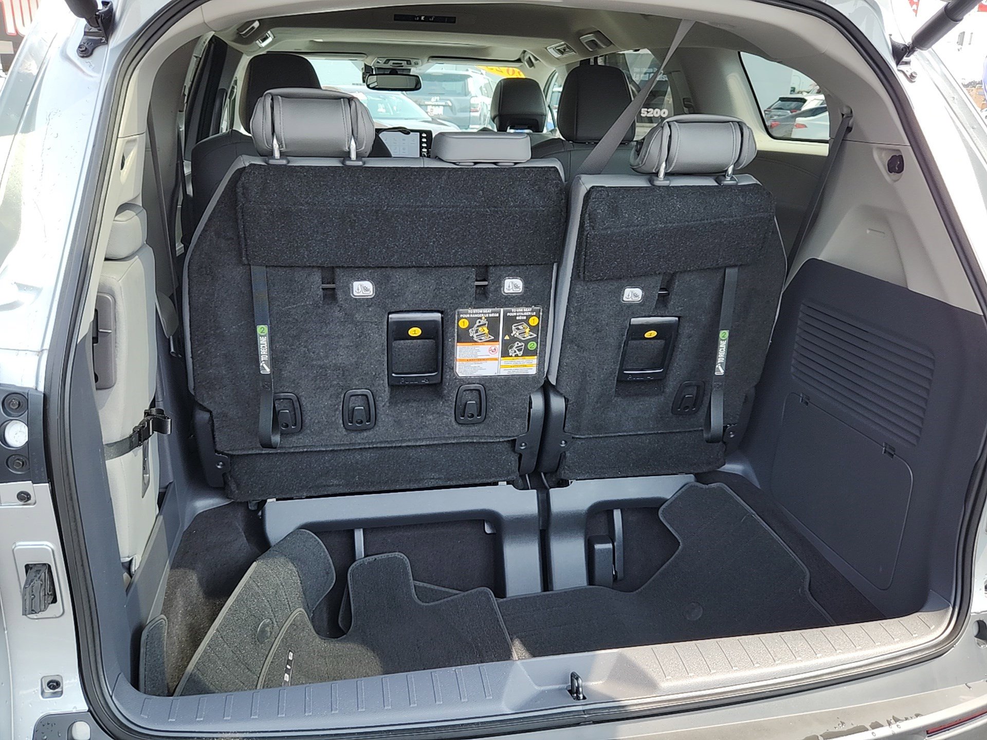 2023 Toyota Sienna XLE photo 29