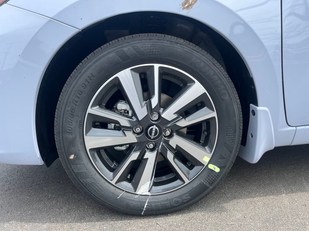 2025 Nissan Versa SV photo 9