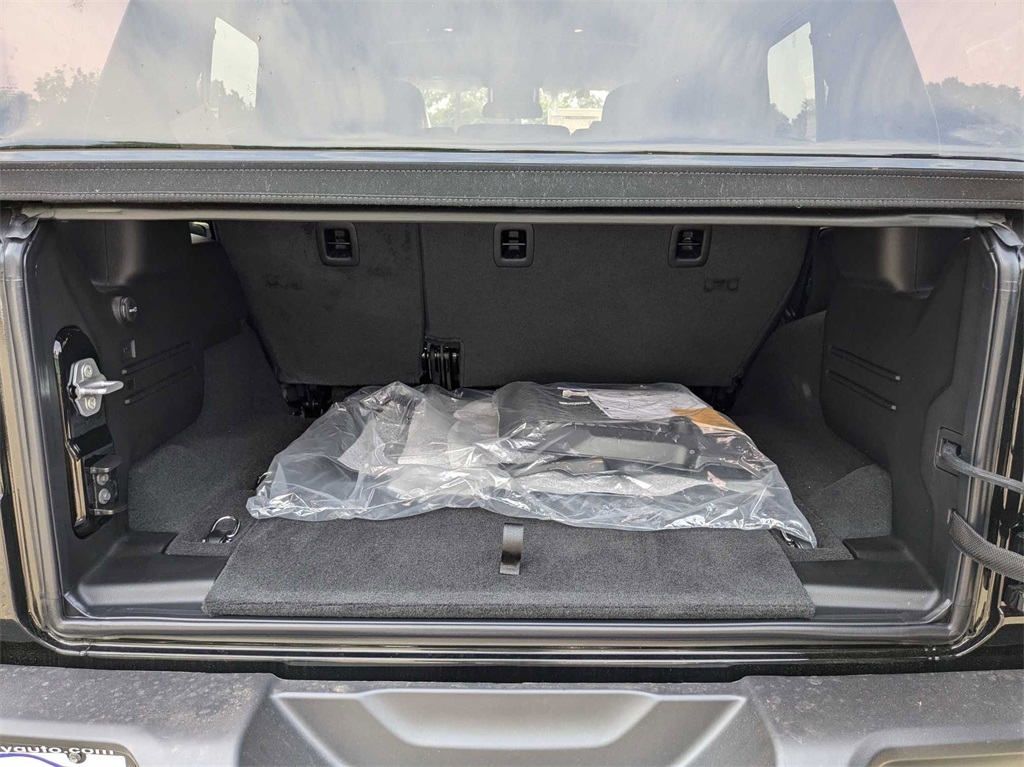 2024 Jeep Wrangler Sahara photo 20