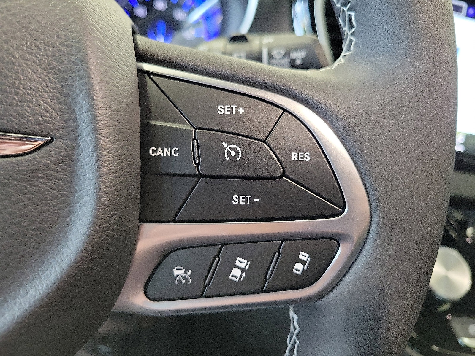 2025 Chrysler Voyager LX photo 6