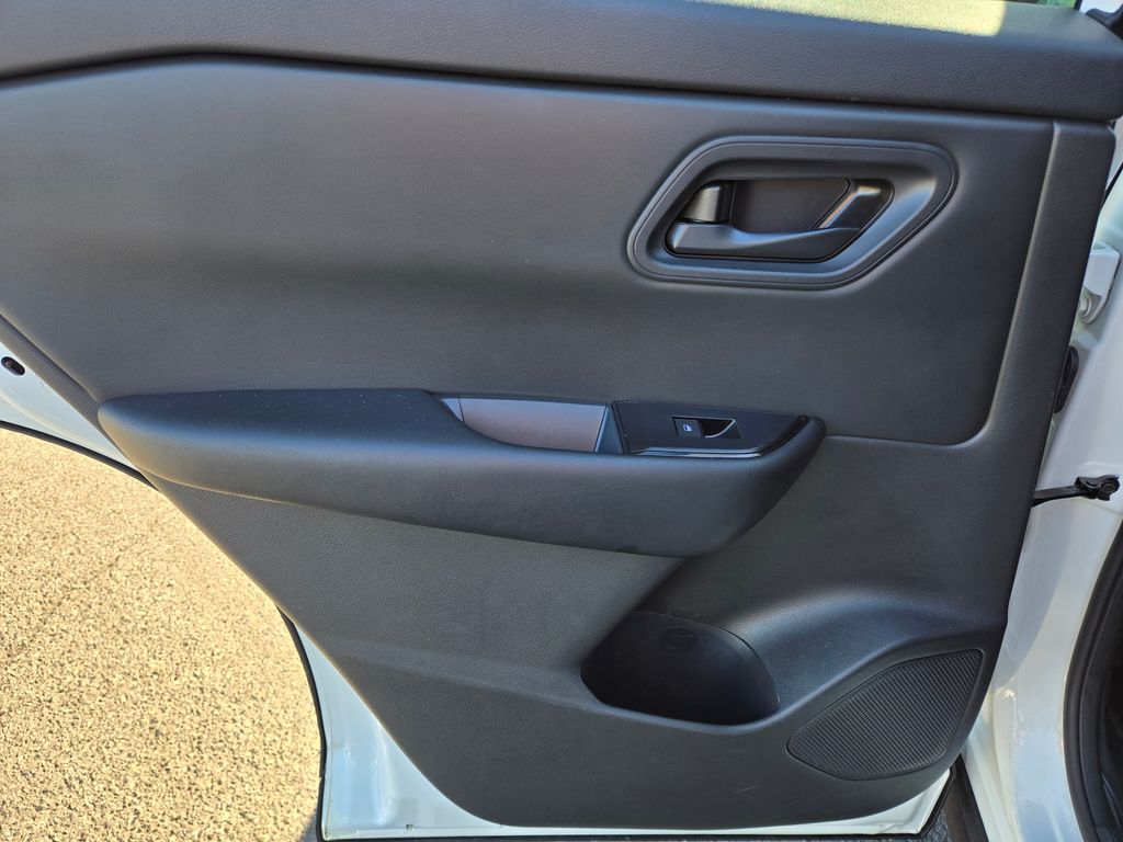 2024 Nissan Rogue S photo 13