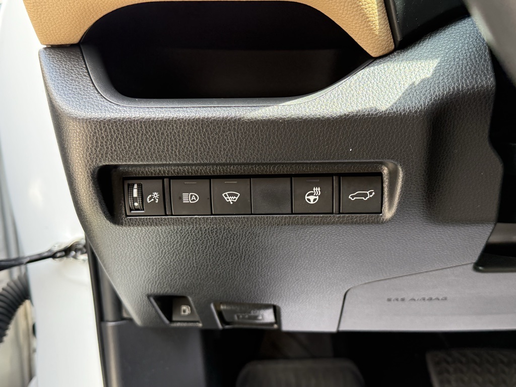2020 Toyota RAV4 Hybrid XLE photo 14