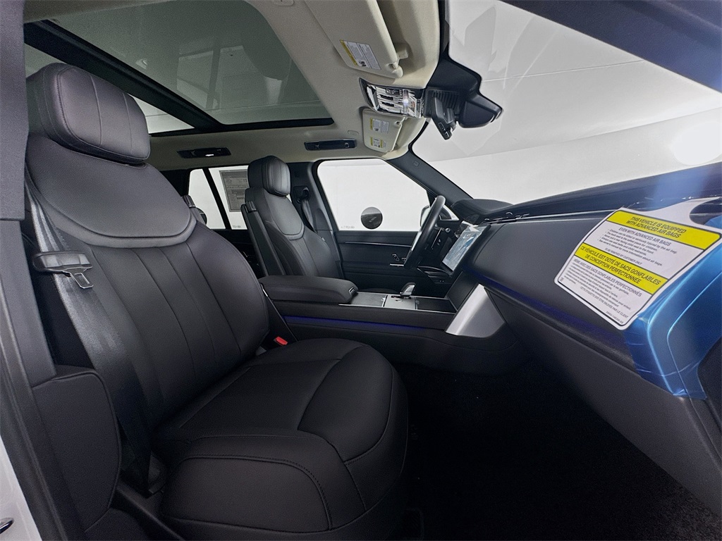 2025 Land Rover Range Rover SE photo 23